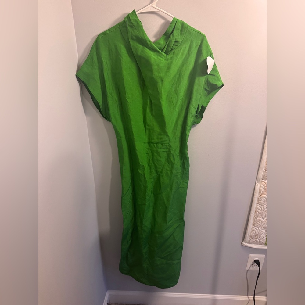 Elegant Green Maxi Dress with Cowl Neck and Dolman Sleeves